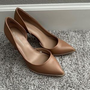 BCBGeneration tan pumps with gold lining on toe. Size 6.5. Worn once.